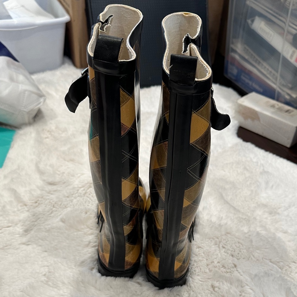 Nature Breeze Checkered Rain Boots - Picture 4 of 6